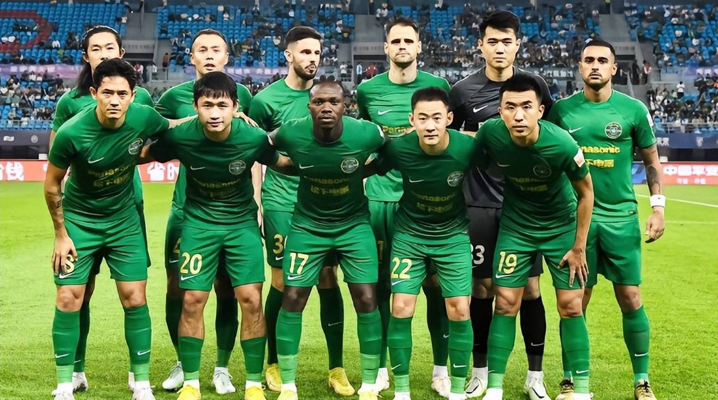 里程碑夜亚特兰大调整名单；CBA季后赛今晚刷纪录；更衣室稳定；心理建设被强调的简单介绍